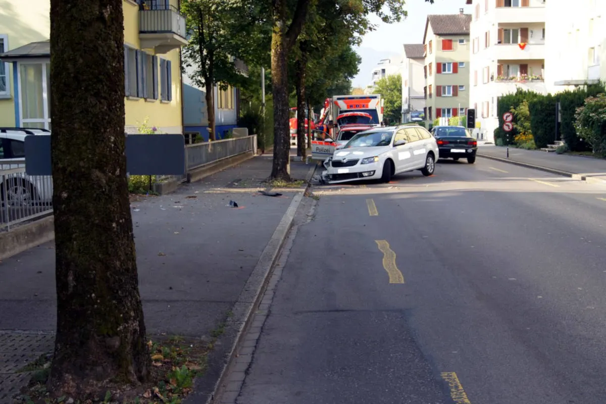 Zug Stadt - Unter Alkohol- und Medikamenteneinfluss verunfallt