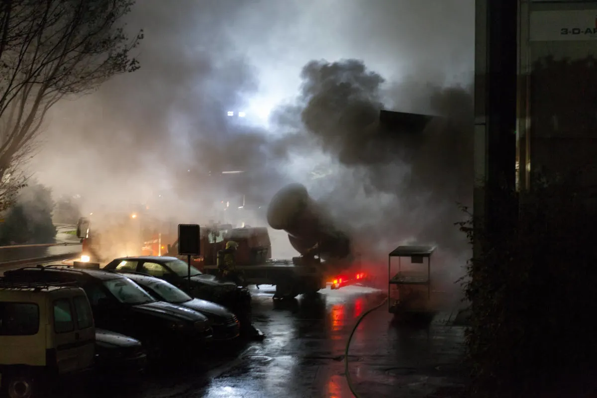 Stadt Luzern LU - Drei Personen bei Brand in Gewerbe- und Wohngebäude evakuiert