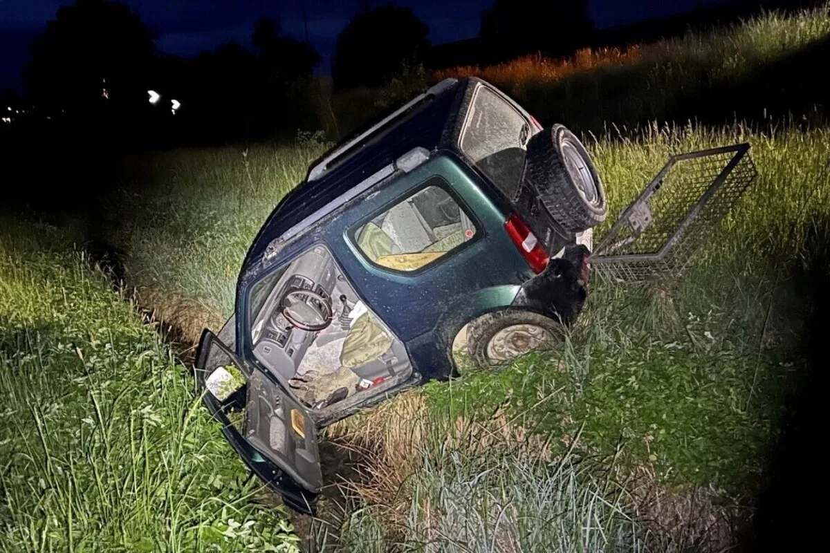 Neunkirch SH - Auto landet bei Unfall im Bach 