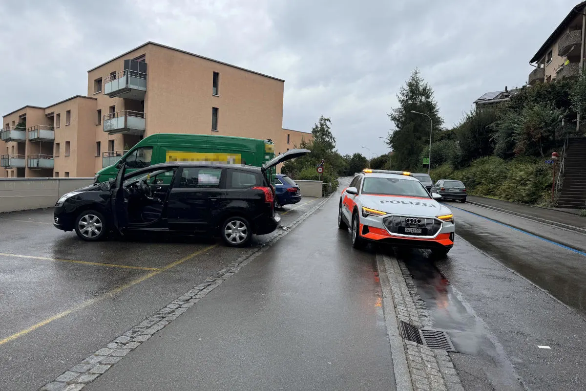 St.Gallen SG - Autofahrerin übersieht Kind mit Kickboard