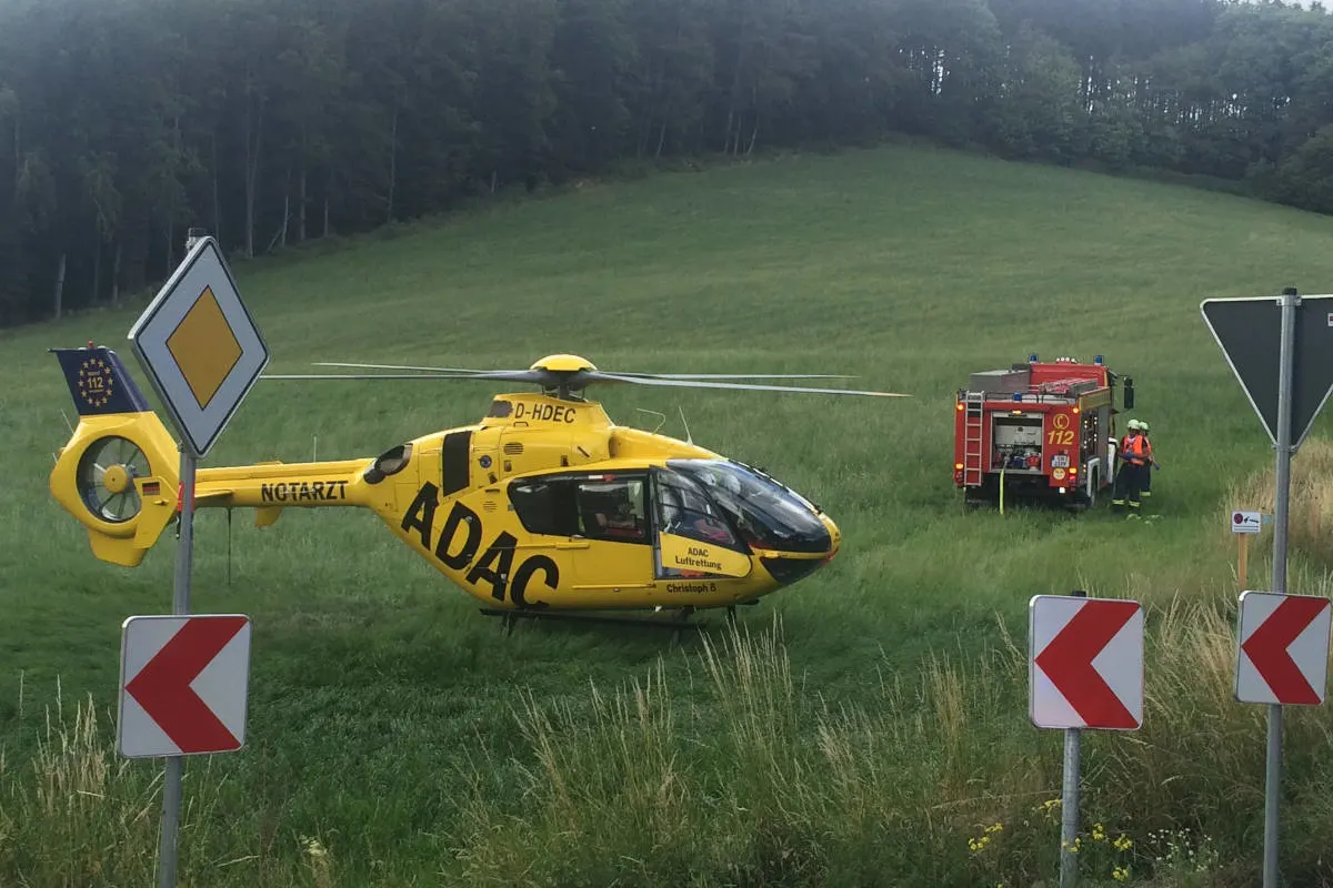 Hattingen – Motorradfahrerin stürzt 15 Meter die Böschung herunter