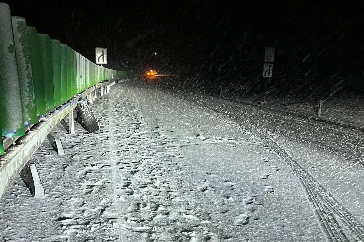 A8/Alpnachstad OW - Auf schneebedeckter Fahrbahn verunfallt