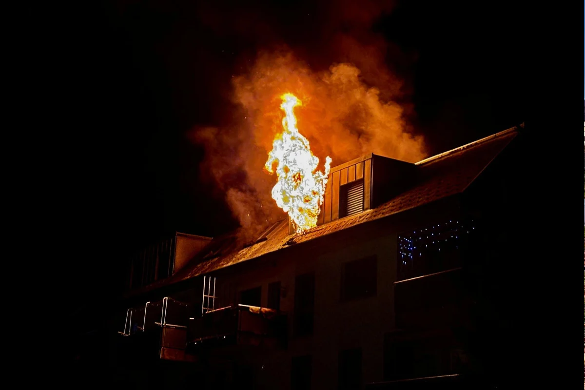Wetzikon ZH – Zwei Wohnungen nach Brand in Dachstock zerstört