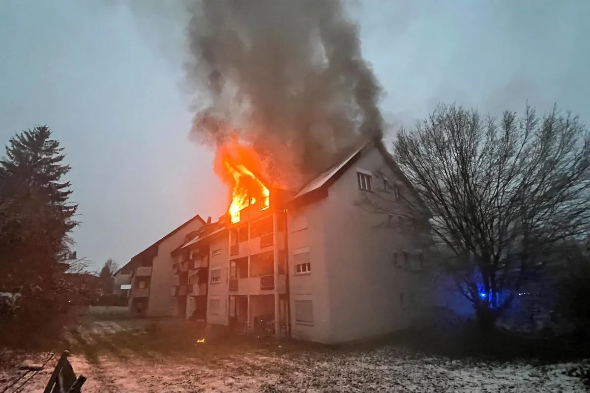 Regensdorf ZH – Dachstockbrand verursacht Sachschaden von mehreren hunderttausend Franken