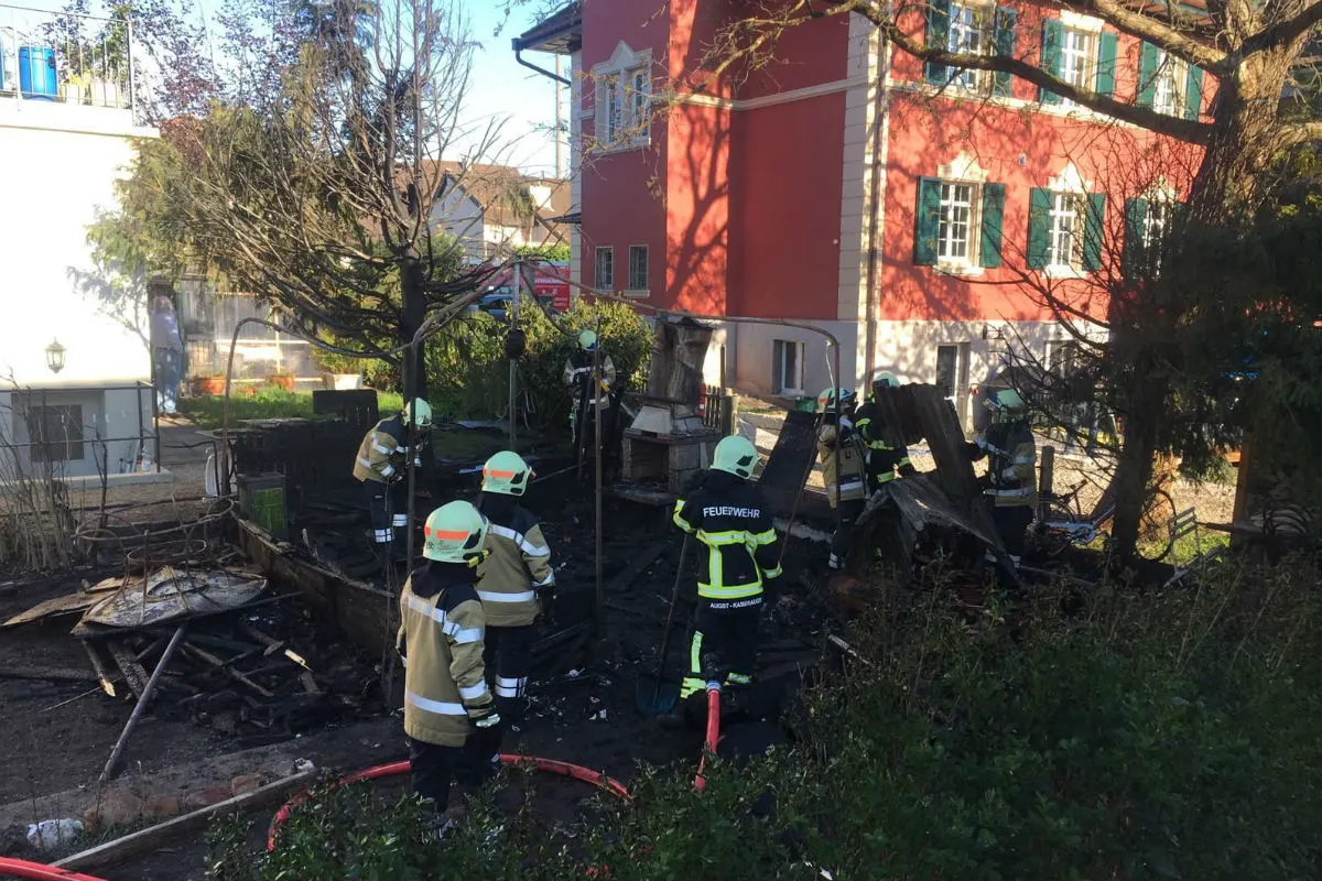Kaiseraugst AG - Gartenhaus niedergebrannt