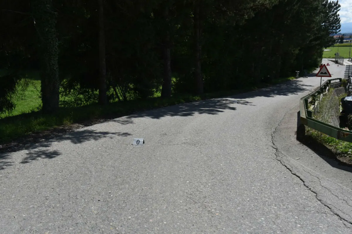 Volketswil ZH - Velofahrer ohne Helm schwer verletzt