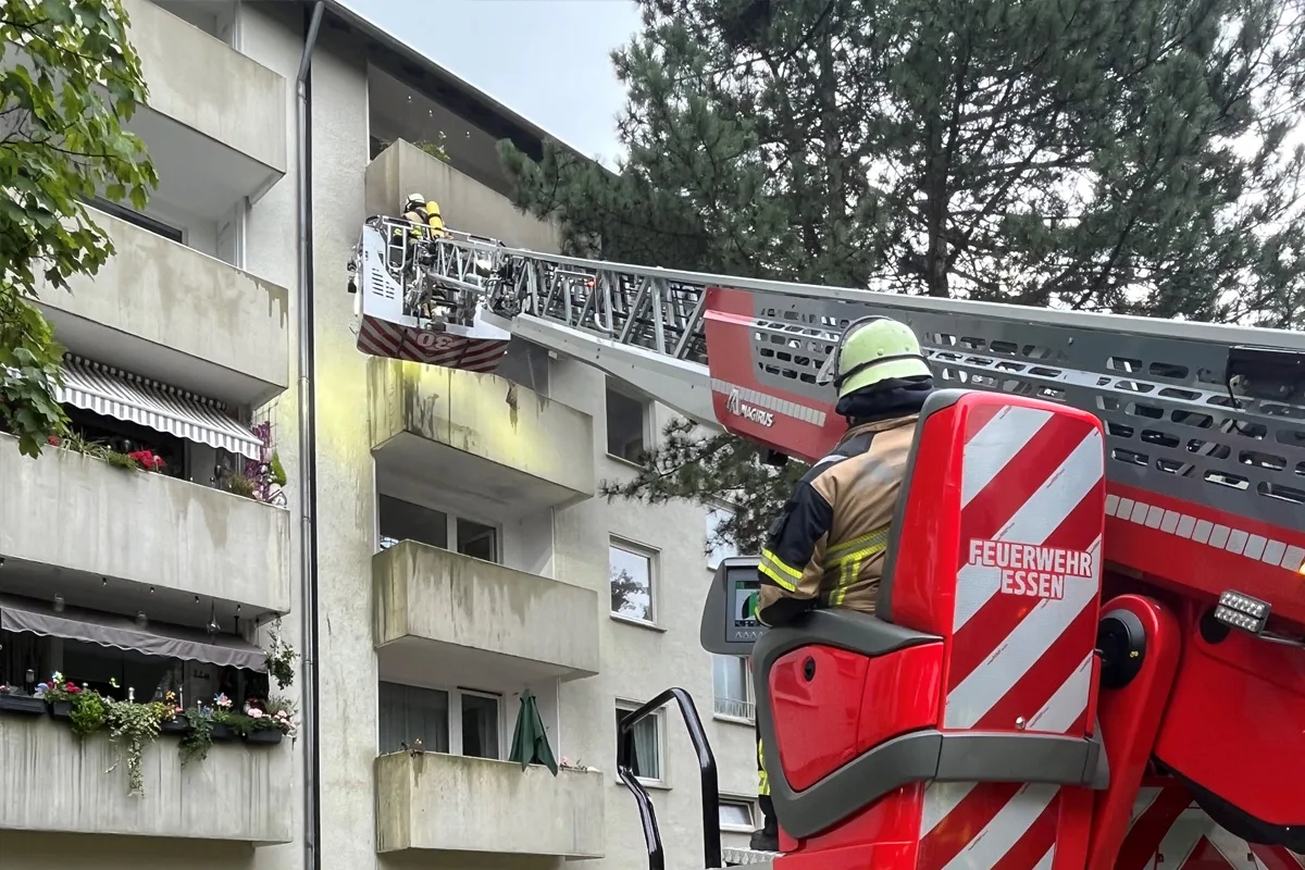 Essen NW – Balkonbrand in Mehrfamilienhaus