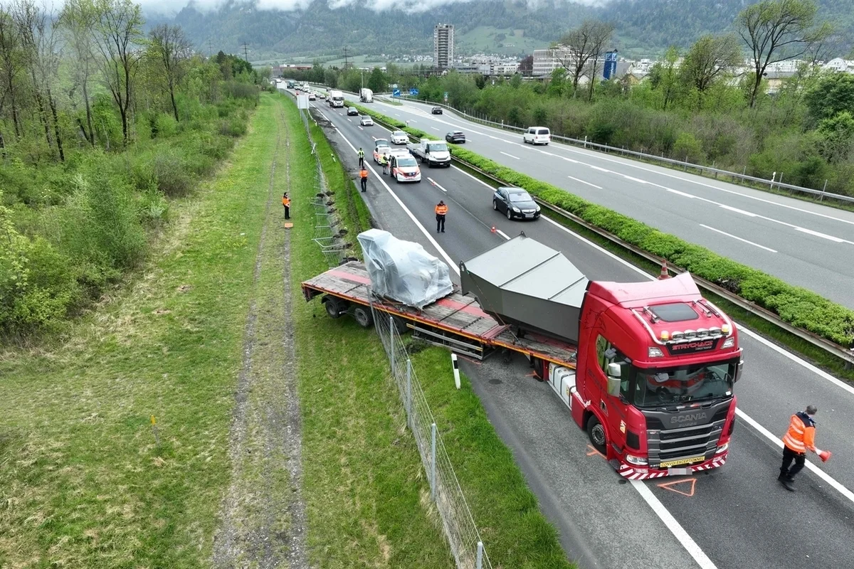 Zizers GR – Sattelmotorfahrzeug verunfallt – grosser Sachschaden auf der A13
