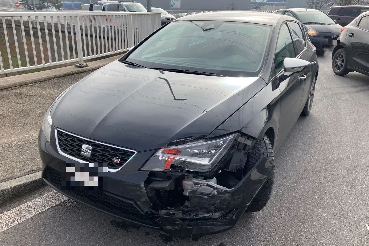 Bilten GL - Unfall kurz nach Autobahnausfahrt 