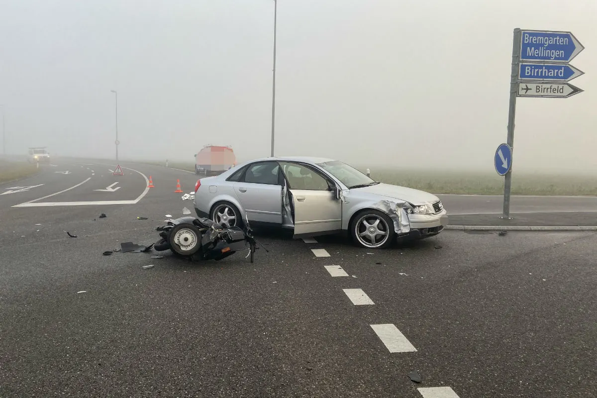 Birr AG - Rollerfahrer bei Unfall schwer verletzt
