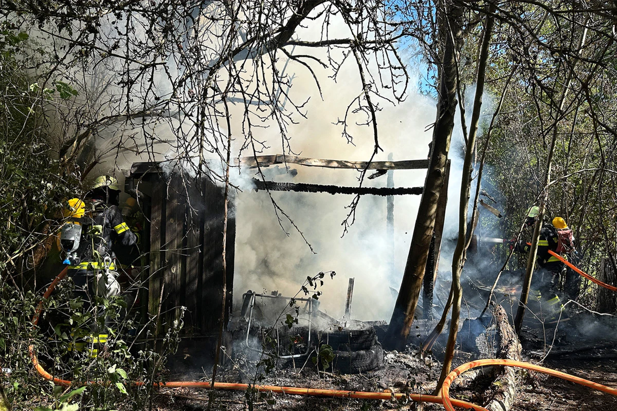 München BY – Ermittlungen nach Brand einer Gartenhütte