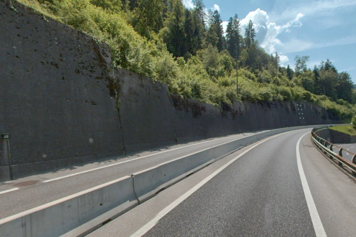 A8 Därligen BE - Umfahrung in Fahrtrichtung Spiez für drei Tage gesperrt