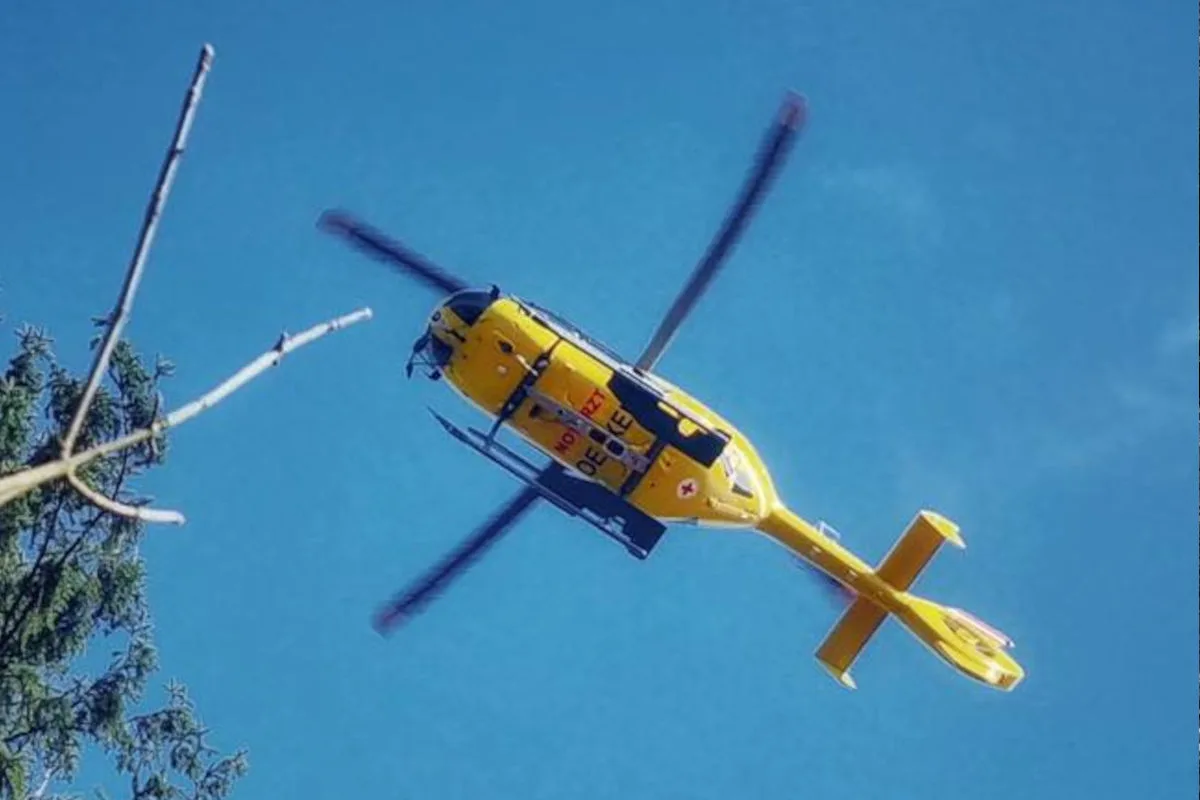 Schwerer Arbeitsunfall in Saxen – Mann unter Traktor eingeklemmt