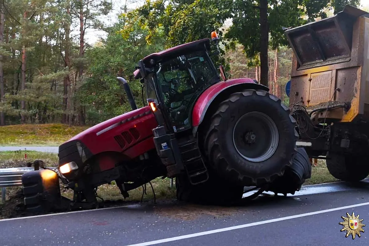 Verkehrsunfall in Dömitz - Traktor kam von Fahrbahn ab