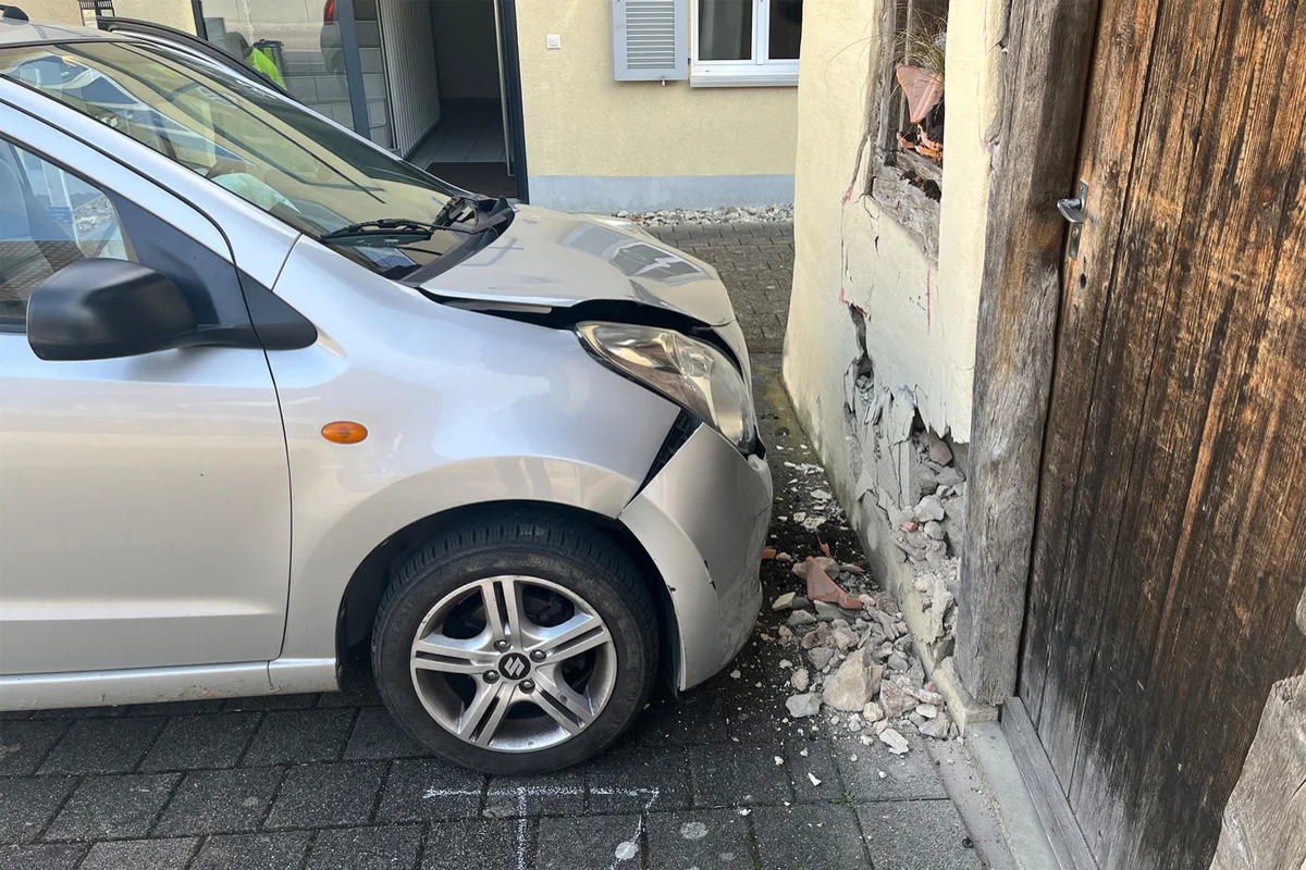 Unfall in Seltisberg BL - Fahrradlenker (8) von Auto erfasst 