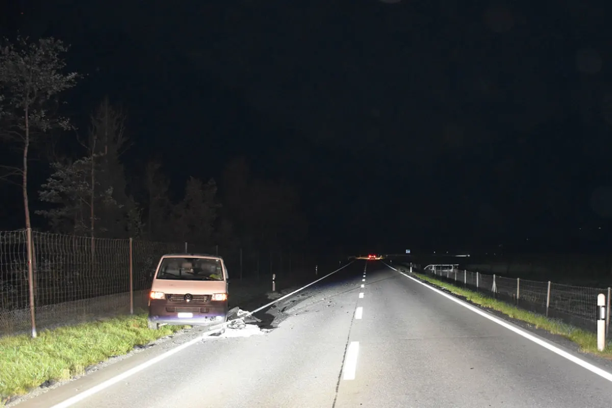Jenaz GR - 23-jähriger Lenker schläft ein und verursacht Streifkollision