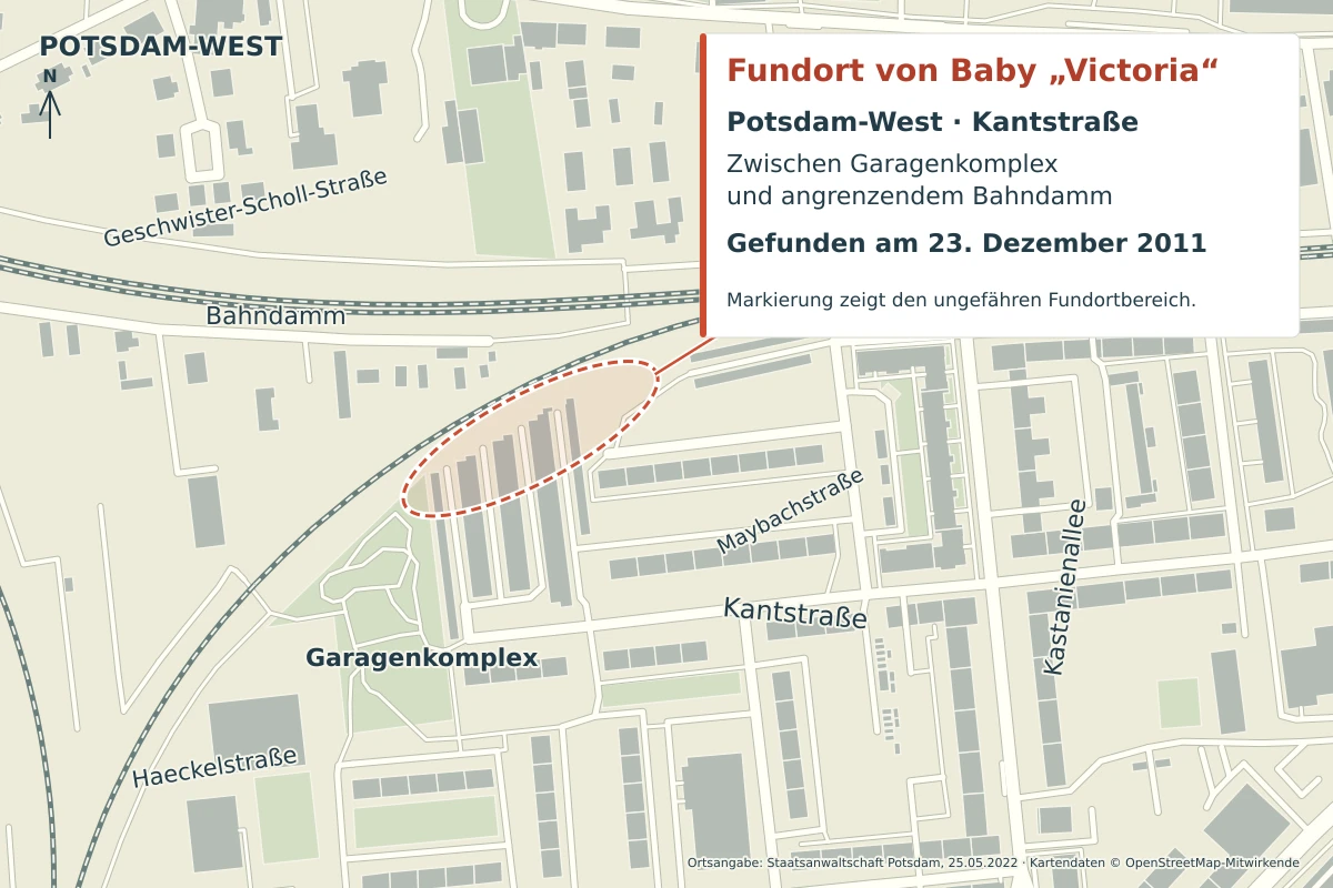 Detailkarte von Potsdam-West mit markiertem Fundort eines Babys nahe einem Garagenkomplex und Bahndamm.