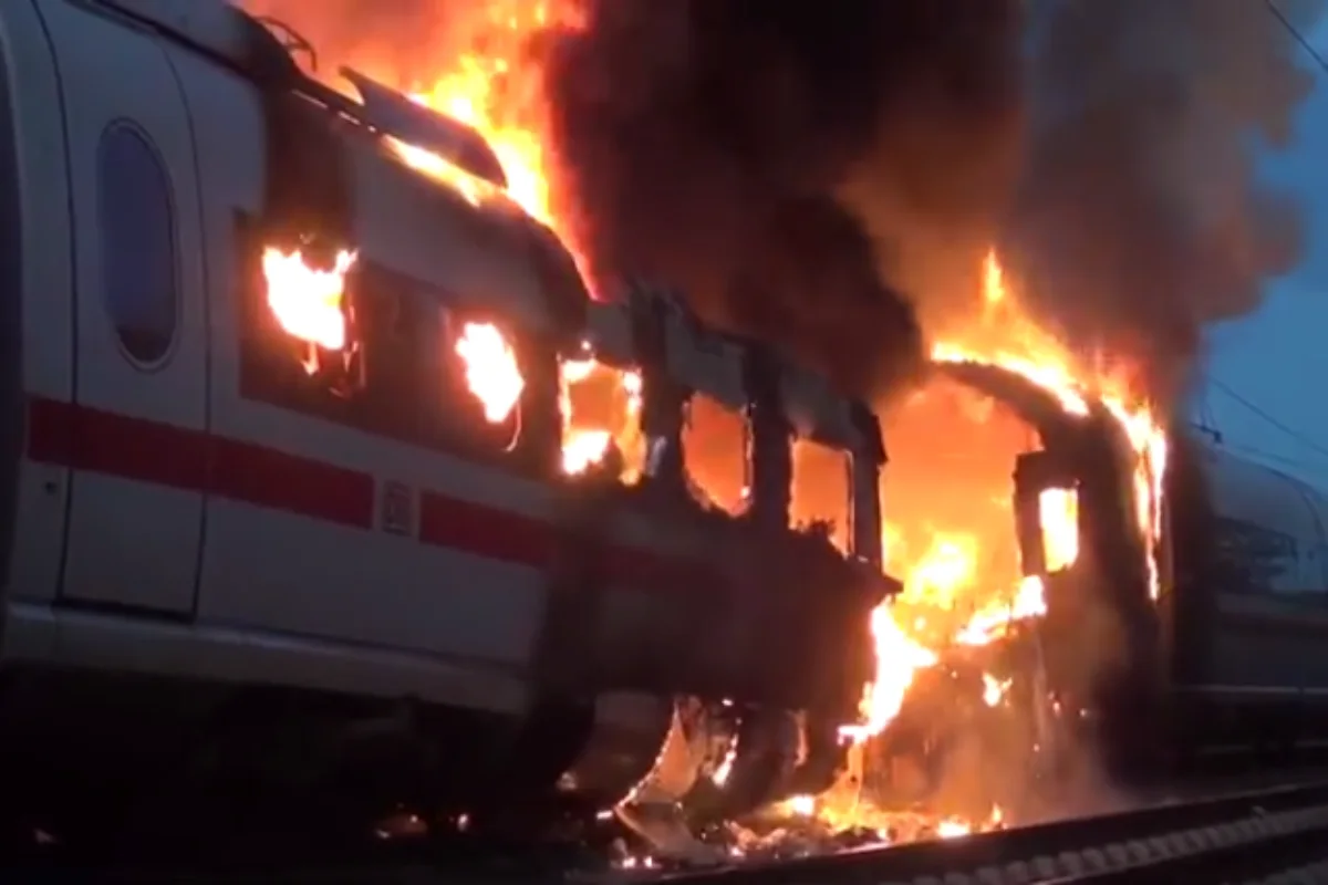 Über 500 Passagiere wegen Brand aus ICE evakuiert