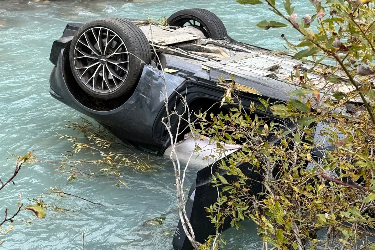 Hospental UR – Überholmanöver mit Aston Martin endet in Reuss