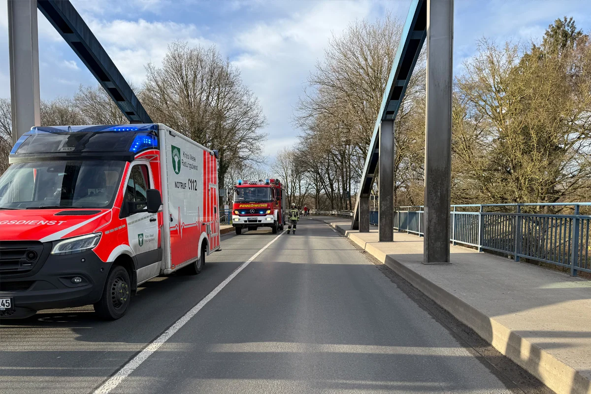 Hünxe – Pkw prallt gegen Brückenpfeiler