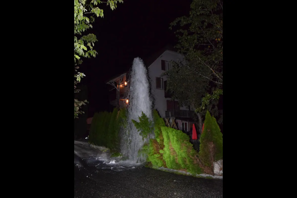 Oberbuchsiten SO - Nach Kollision mit Hydrant Unfallstelle verlassen