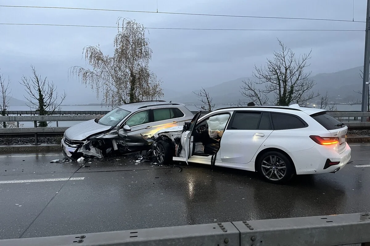 Rapperswil SG - Langer Stau nach Unfall am Morgen 