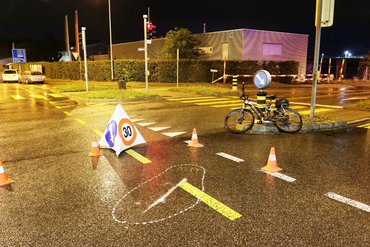 St. Gallen SG - E-Bikefahrer missachtet Rotlicht