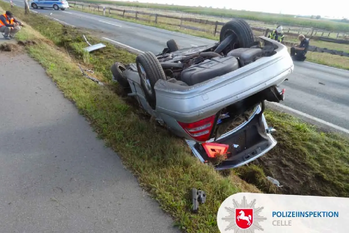 Celle - Verkehrsunfall - 80-jähriger mit Auto überschlagen