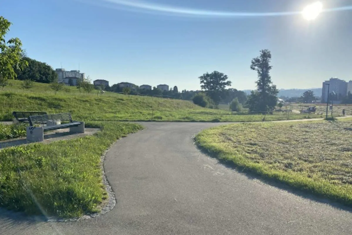 Villars-sur-Glâne FR – Fussgängerin von einem Radfahrer angefahren – Zeugenaufruf