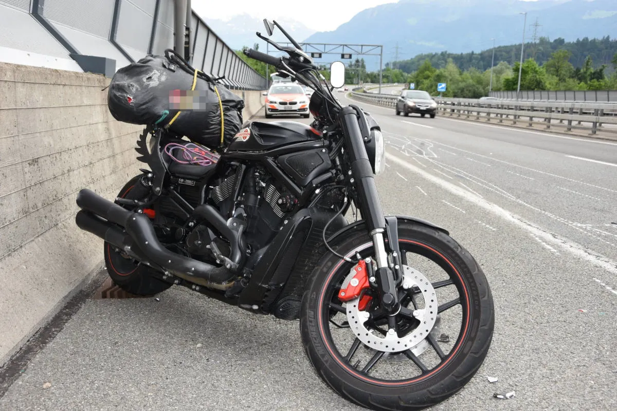 Schmerikon SG - Auffahrunfall mit Motorrad