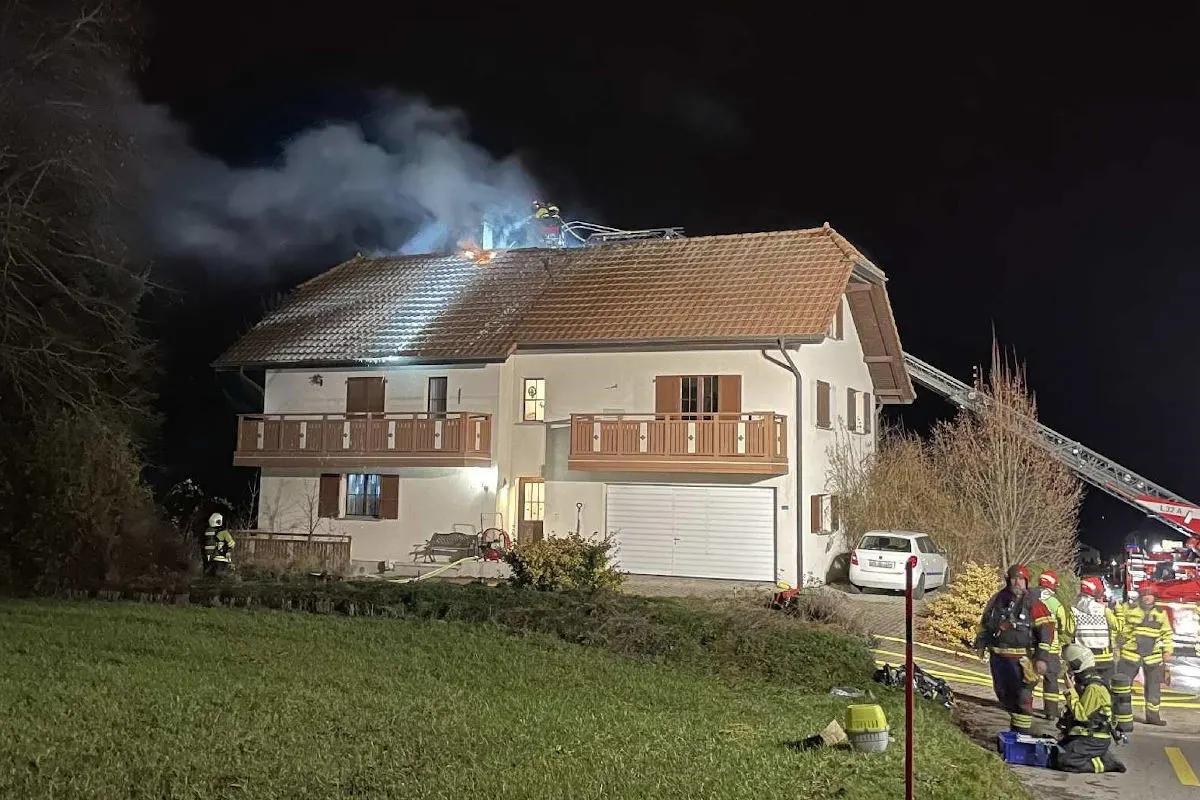 Düdingen FR – Brand eines Hauses