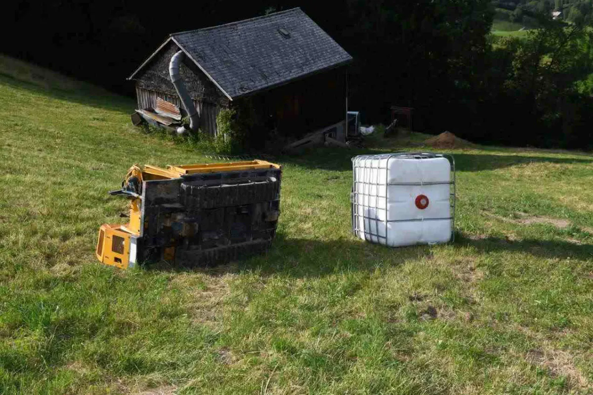 Ebnat-Kappel SG - Raupenkipper überschlagen