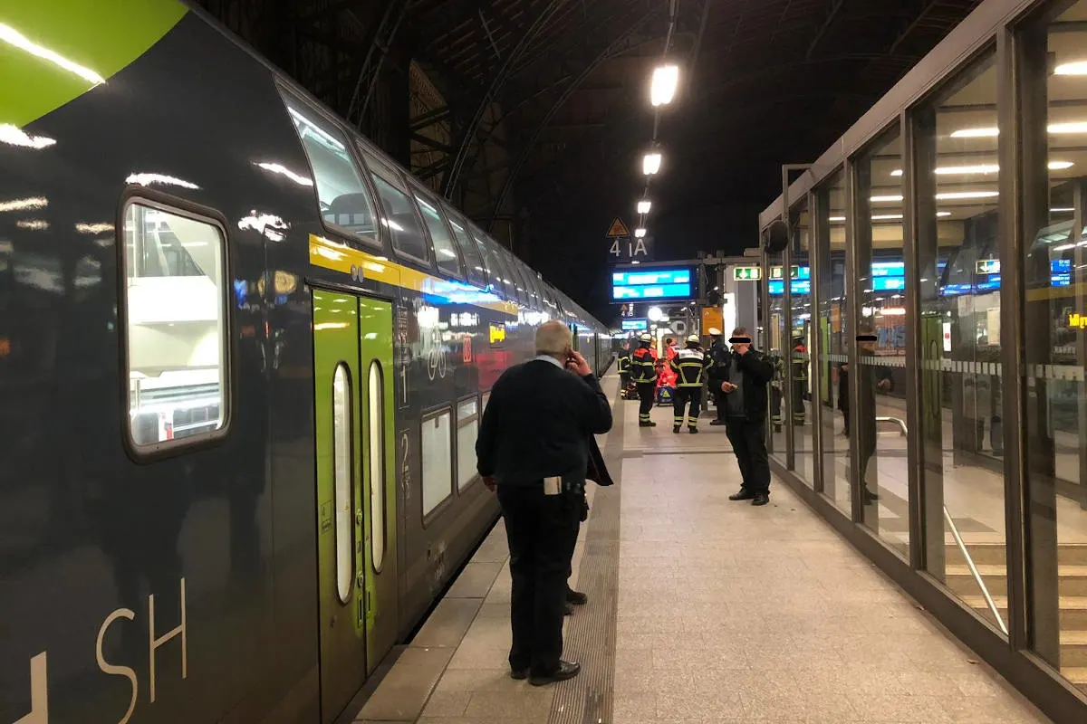 Hamburg - Von Zug überrollter Mann überlebt