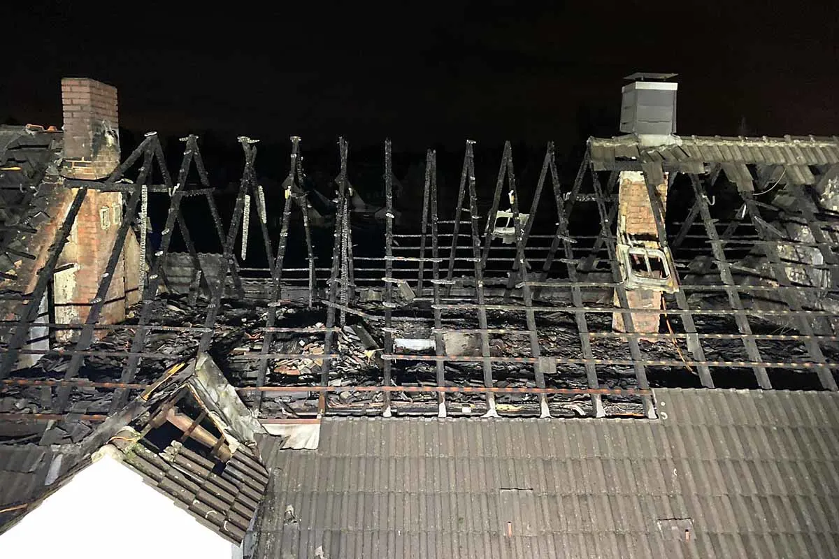 Kein ruhiger Start in die weihnachtlichen Tage in Recklinghausen - Dachstuhlbrand in der Nacht