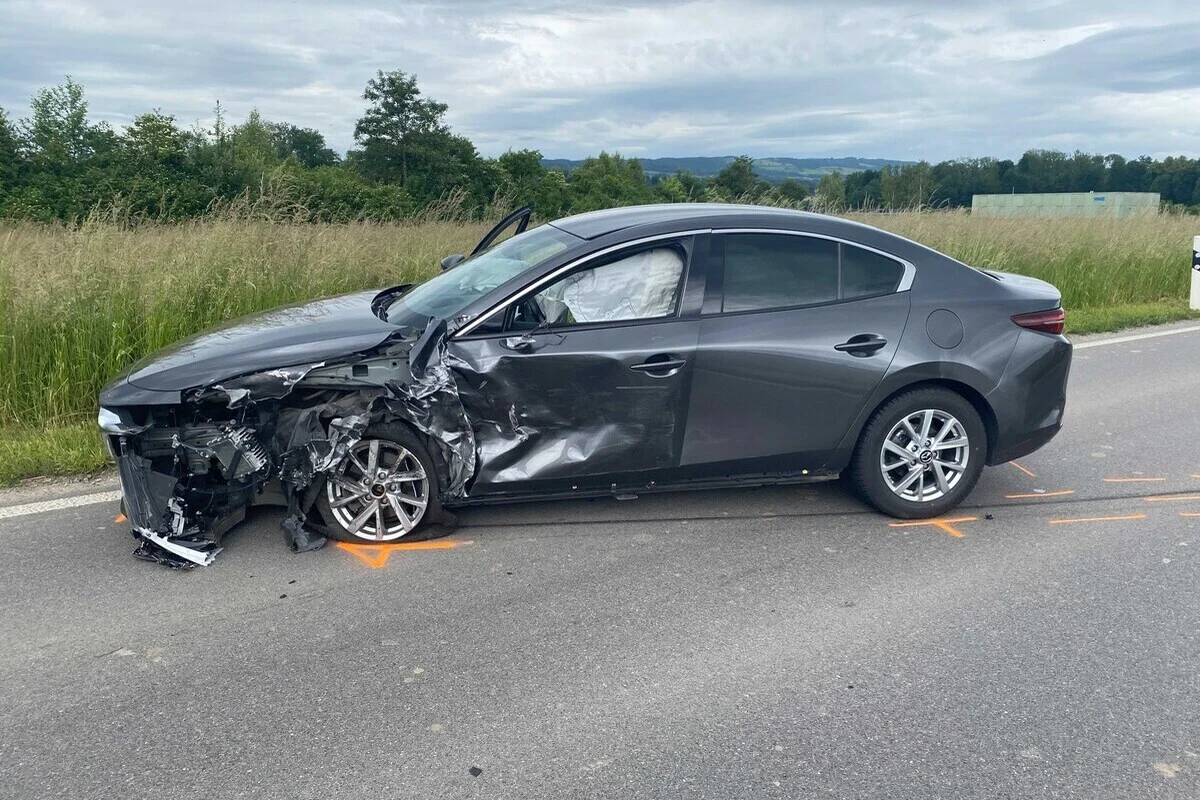 Unfall in Hünenberg ZG – Auto gerät auf Gegenfahrbahn