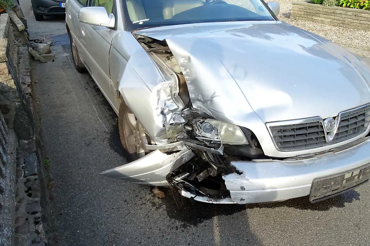 Verkehrsunfallflucht in Sollerup - Polizei sucht Fahrzeugführer(in) eines weißen Mercedes Vito