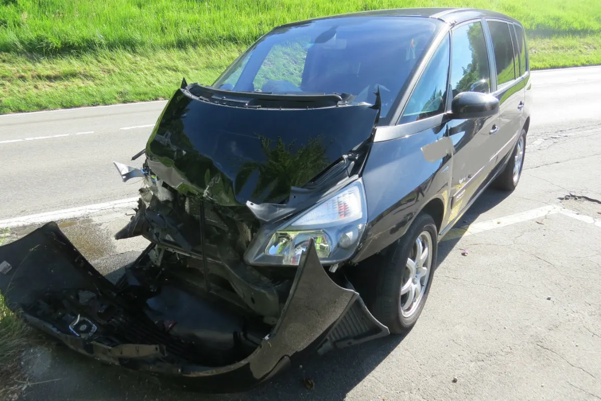 Hendschiken AG - Abstand nicht eingehalten - Unfall war die Folge