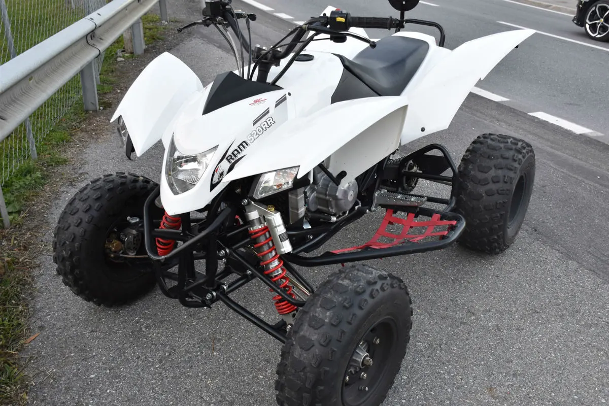 Unfall Schluein GR - 21-Jähriger bei Selbstunfall mit Quad verletzt
