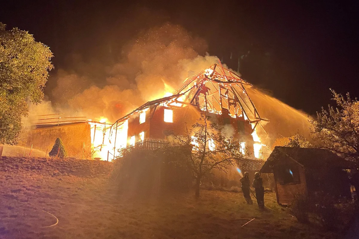 Utzigen BE - Brand zerstört Bauernhaus 