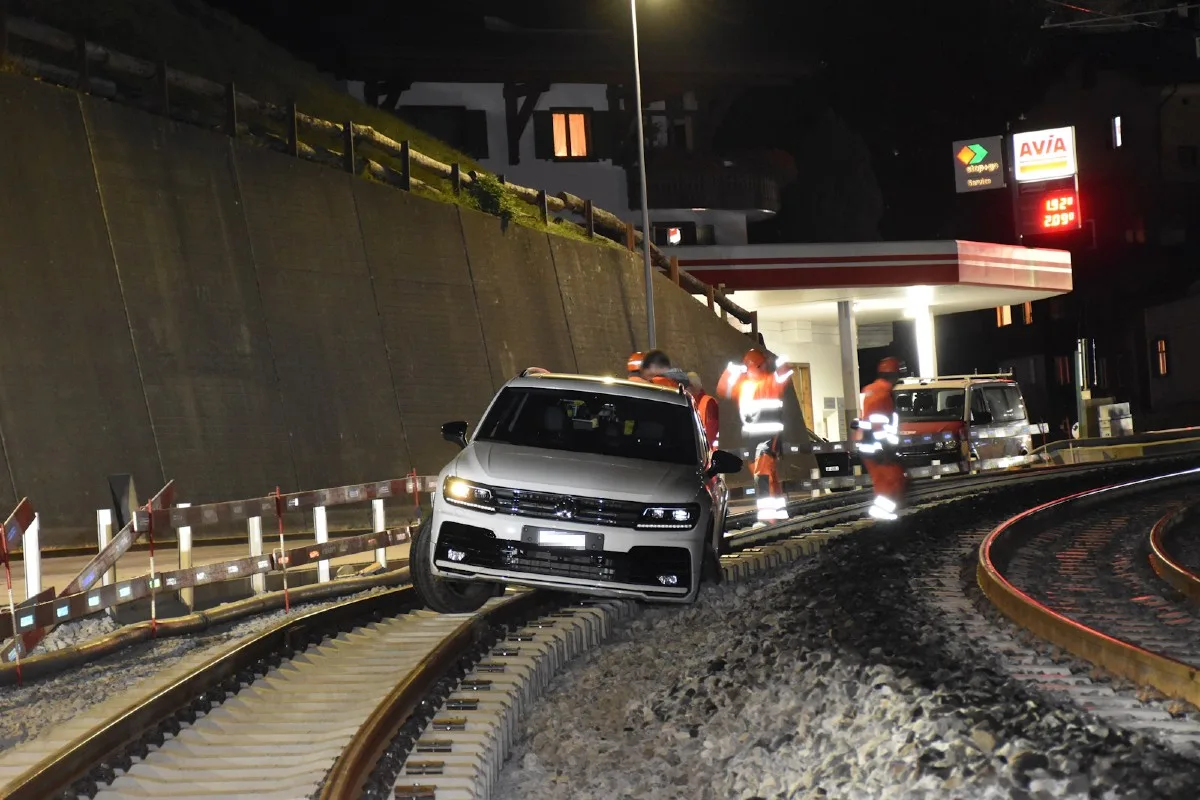 Graubünden - Irrfahrt einer alkoholisierten Frau endet in Klosters auf dem Bahntrassee - Führerschein weg