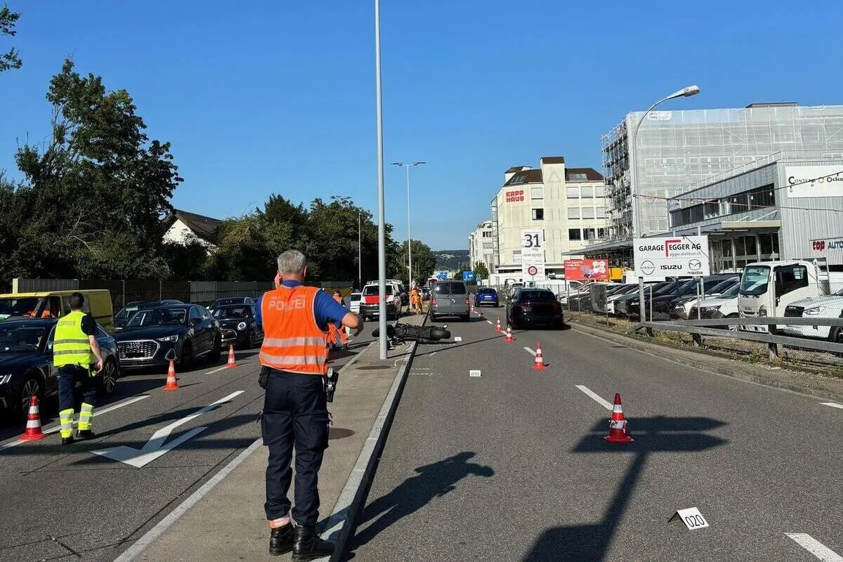 Urdorf ZH - Motorradlenker verstirbt noch auf der Unfallstelle