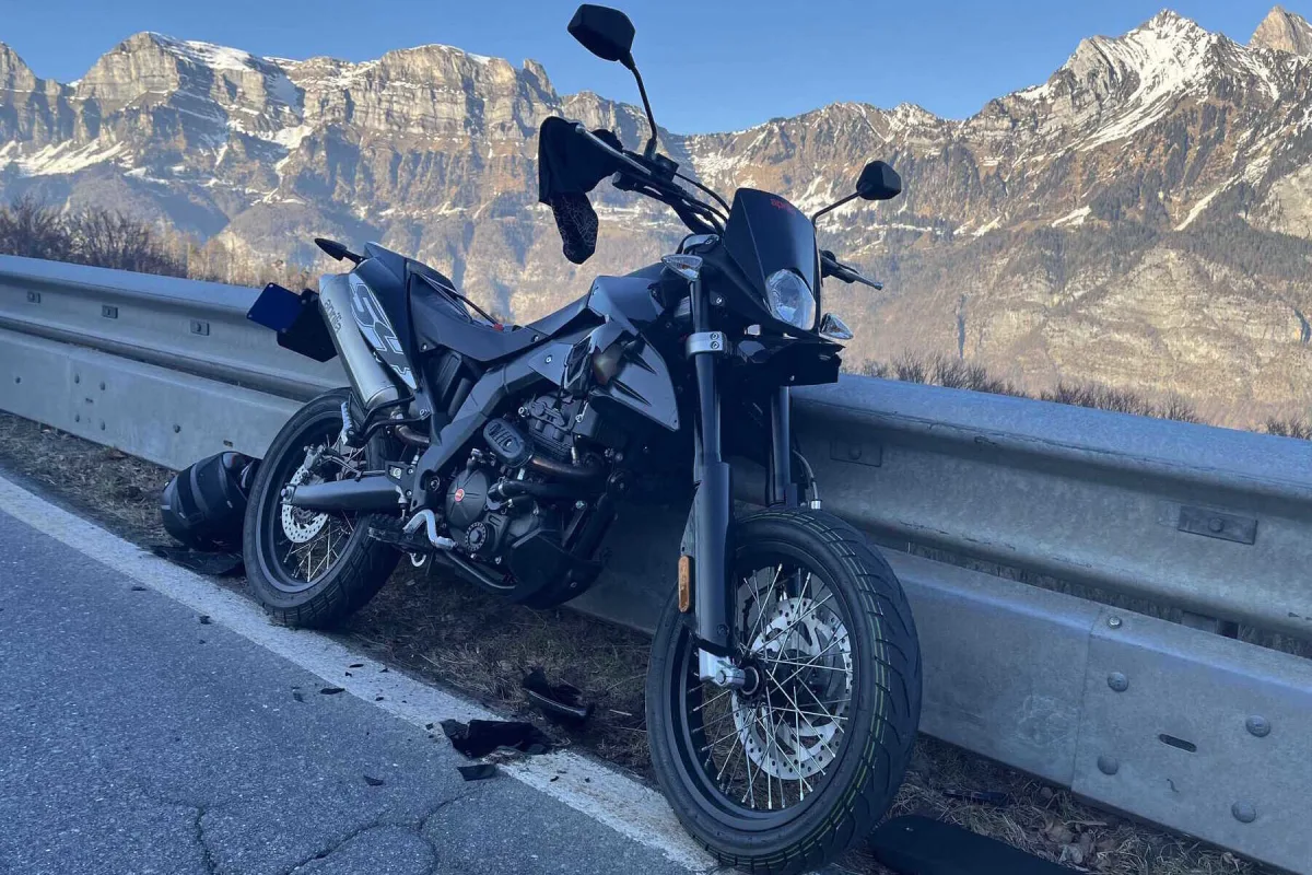 Flums SG - Unfall zwischen Motorrad und Auto 