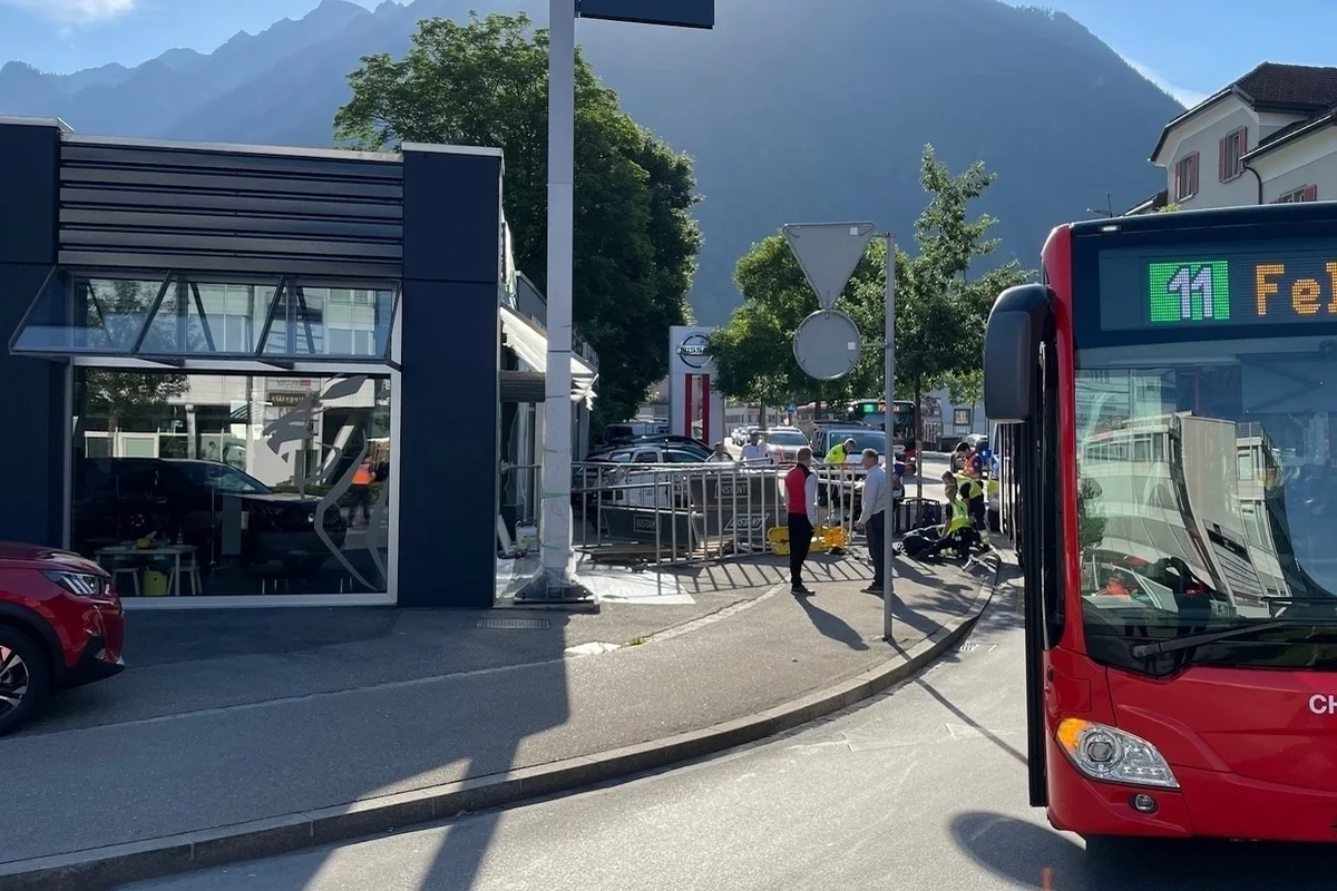 Chur GR - Gerüst mitsamt einem Arbeiter umgestürzt