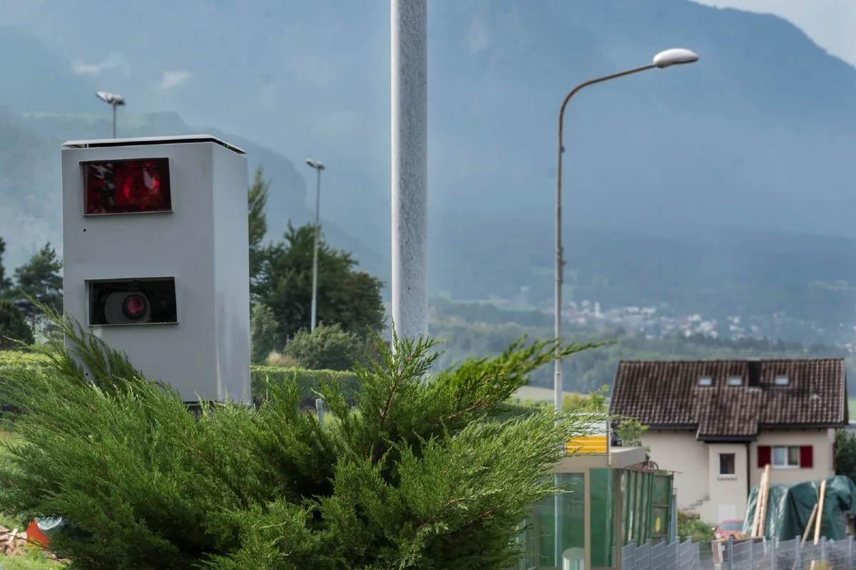 Raser in Rona GR - Mit 110 km/h innerorts geblitzt - 42-Jähriger überholte dabei Fahrzeuge!