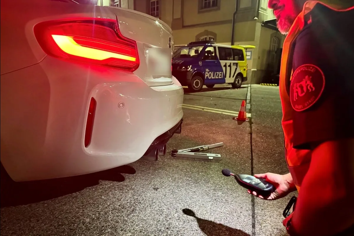 Basel – Mehrere Fahrzeuge bei Kontrolle wegen Lärm- und Technikverstössen beanstandet