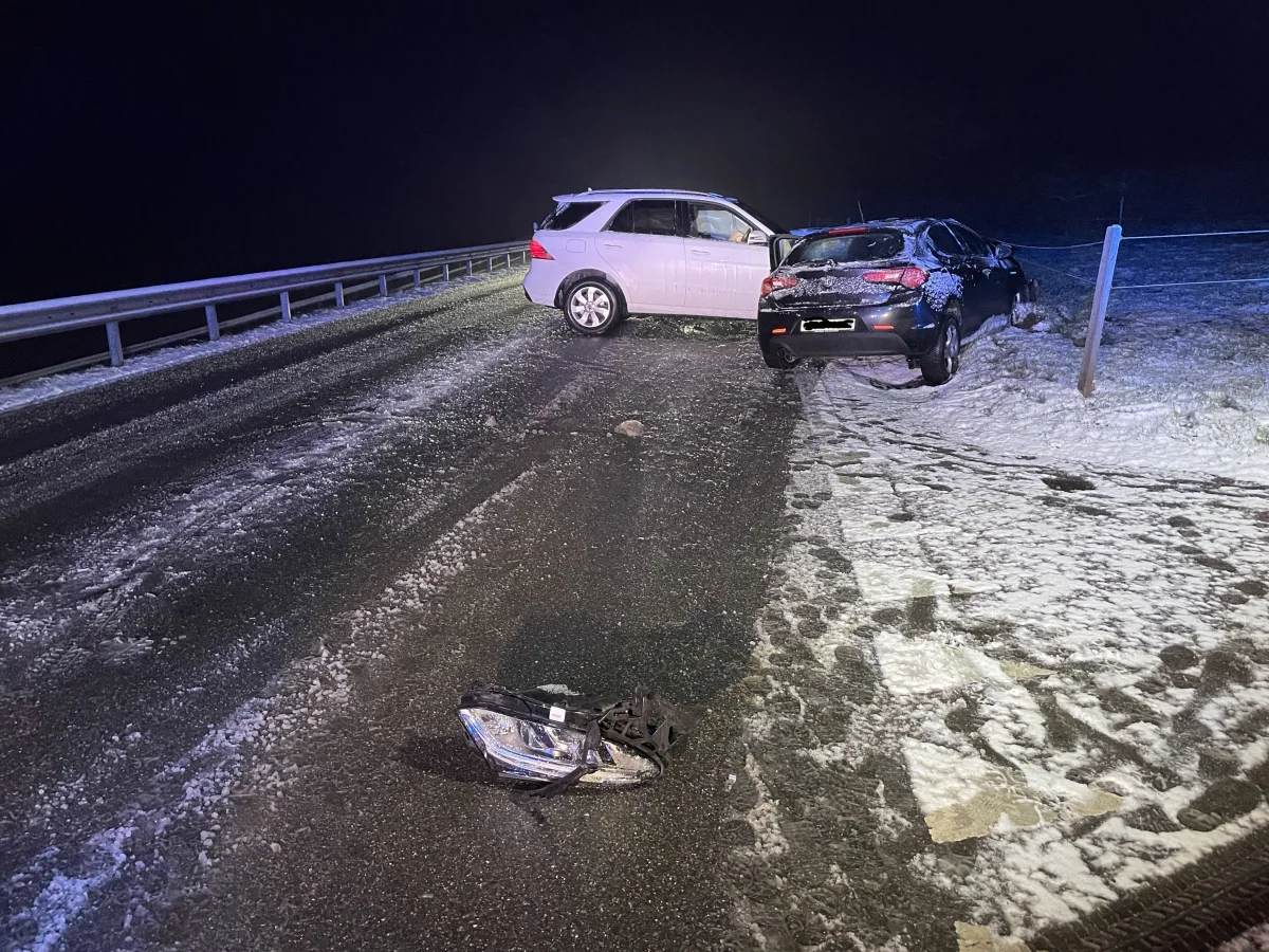 Totalschaden in Beinwil AG - Frontalkollision auf schneebedeckter Strasse fordert zwei Verletzte