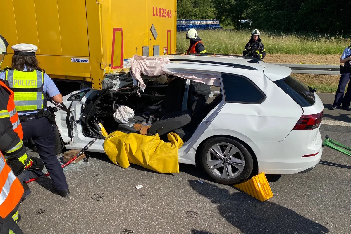 Heftiger Verkehrsunfall auf der BAB 46