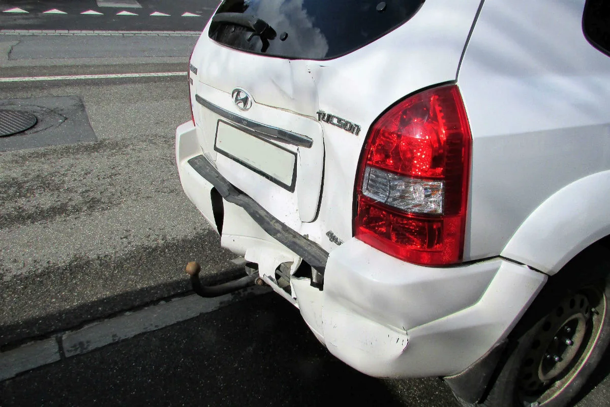 Netstal GL - Zu spät stehendes Auto gesehen