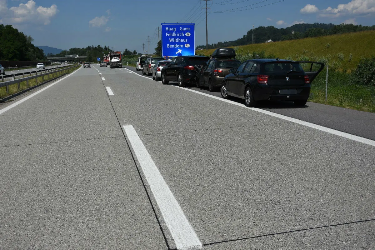  Haag SG - Auffahrunfall mit fünf Auto