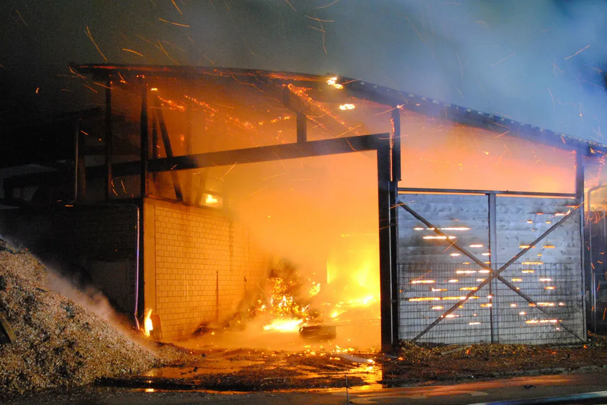 Ettiswil LU - Holzschnitzellager bei Sägewerk brennt